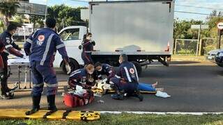 Condutor abandona caminh&atilde;o ap&oacute;s atropelar pedestre e causa congestionamento