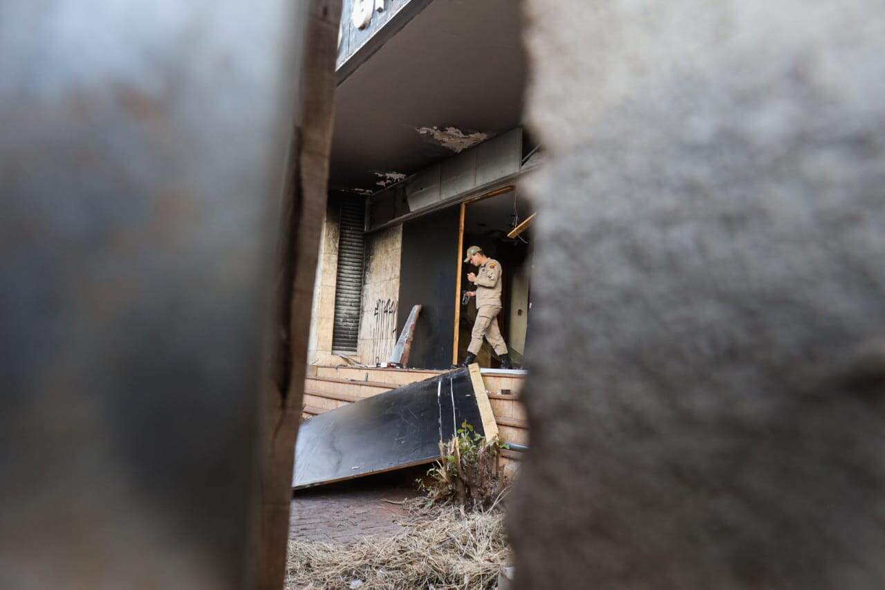 Princípio de incêndio no antigo Cine Campo Grande revela que abandono continua