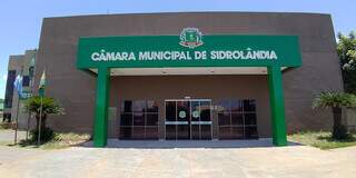Fachada do prédio da CâmaraMunicipal de Sidrolândia, que está de recesso parlamentar. (Foto: Divulgação)
