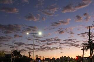 Céu da Capital com algumas nuvens nesta manhã (Foto: Henrique Kawaminami)