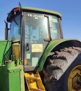 Trator John Deere furtado em Ribas do Rio Pardo. (Foto: Direto das Ruas)