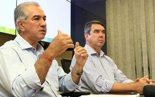 Reinaldo Azambuja (PSDB) e Eduardo Riedel (PSDB) em coletiva de imprensa (Foto: Divulgação)