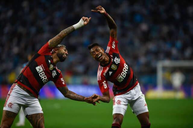 Flamengo bate Gr&ecirc;mio e garante vantagem na semifinal da Copa do Brasil