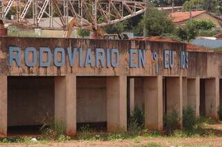 Obra chegou a ganhar letreiro para abrir como nova rodoviária da cidade. (Foto: Arquivo/Campo Grande News)