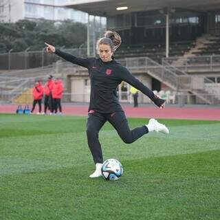 Kelley O&#39;hara, da seleção dos Estados Unidos, durante treino preparatório para partida da Copa do Mundo (Foto: Divulgação/USWNT)