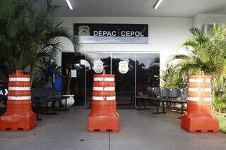 Depac Cepol, para onde o suspeito foi levado na tarde desta quarta-feira (Foto: Arquivo/Alex Machado)