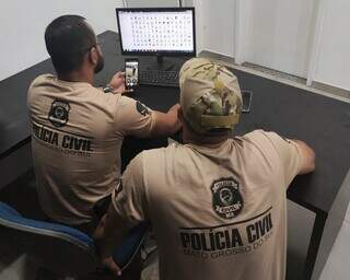 Policiais Civis encontraram computador, celular e pen drive do professor contendo os arquivos com abuso sexual infantil (Foto: Divulgação/PCMS)