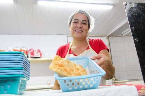 Cansada de madrugar fazendo salgado, Josi achou alegria no pastel