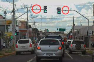Câmeras instaladas em semáforos para fazer o controle da onda verde por demanda de tráfego (Foto: Alex Machado)