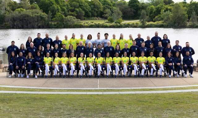 Em meio a treinos, sele&ccedil;&atilde;o feminina faz foto oficial da Copa do Mundo