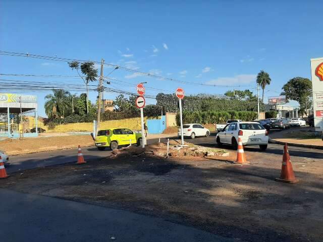 Acesso &agrave; rotat&oacute;ria da Avenida Tr&ecirc;s Barras &eacute; liberado, mas apenas parcialmente