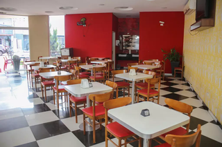 Com decoração retrô, Áquila Burger salvou a larica de muita gente em 32 anos. (Foto: Arquivo)