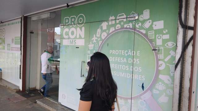 Dia D passou, mas consumidores continuam procurando Procon para limpar nome