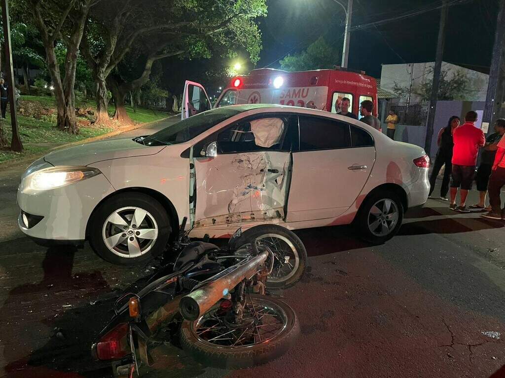 Motociclista Atinge Carro Ap S Furar Sinal Vermelho Na Orla Morena