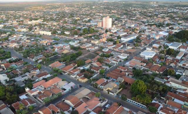 Com marcas de facadas, homem &eacute; encontrado morto em cal&ccedil;ada