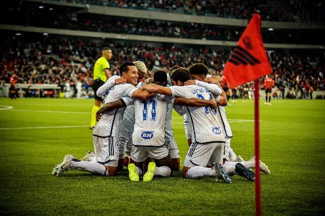 Empate de seis gols marca disputa de Cruzeiro e Athletico no Brasileir&atilde;o