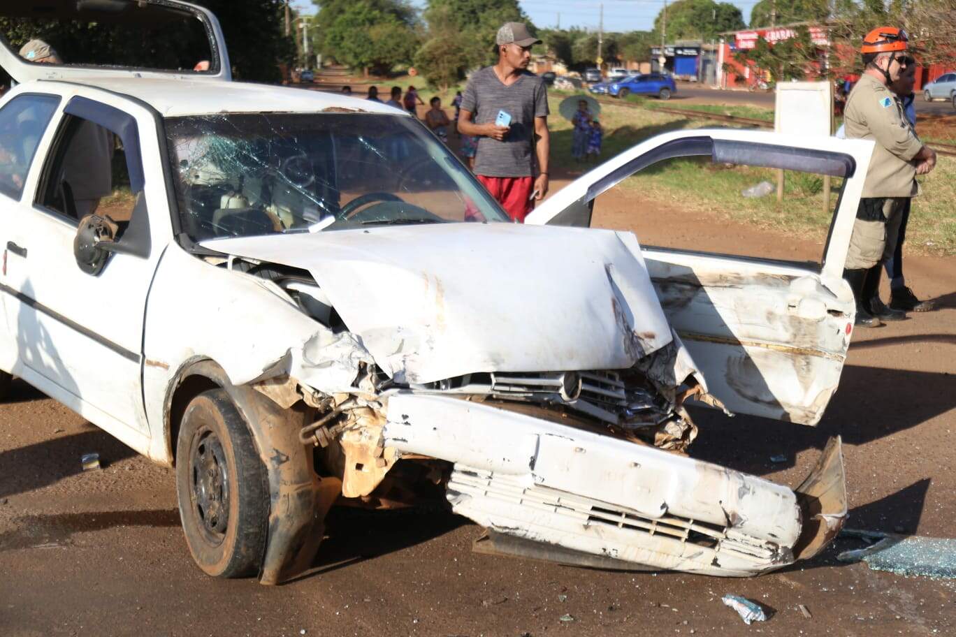 Condutor com sinais de embriaguez causa acidente entre três veículos na BR-262