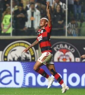 Wesley comemora gol da virada diante o Atlético-MG. (Foto: Gilvan de Souza)