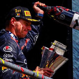 Max Verstappen durante comemoração neste domingo (Foto: Reprodução Twitter Red Bull Racing)