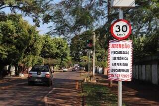 Lombada instalada na Rua Mozart Calheiros; prefeitura desistiu de aplicar multas (Foto: Divulgação)