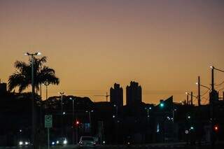 Céu aberto desta manhã deve predominar ao longo da segunda-feira (Foto: Henrique Kawaminami)