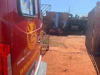 Casa onde idoso foi baleado na manhã desta quarta-feira (Foto: Dayene Paz)