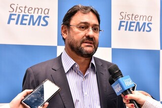 O presidente da Fiems, Sérgio Longen, durante coletiva de imprensa. (Foto: Reprodução)