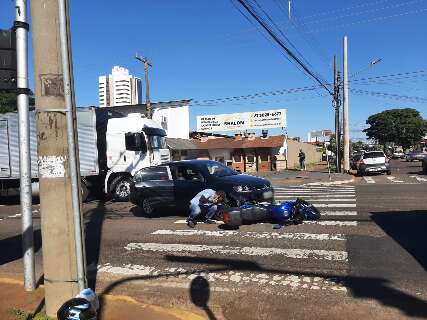 Engavetamento envolvendo caminh&atilde;o congestiona tr&acirc;nsito na Rua Cear&aacute;