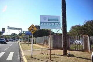 Prédio da Ageprev fica na Avenida Mato Grosso, próxima à entrada do Parque dos Poderes (Foto: Paulo Francis/Arquivo)