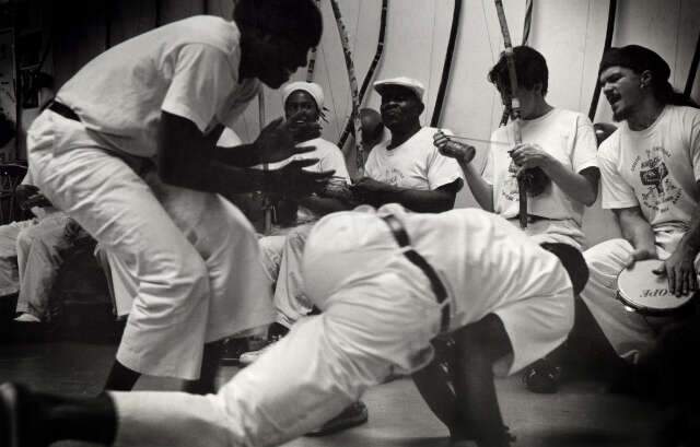 Mem&oacute;rias de mestres da capoeira inspiram document&aacute;rio exibido nesta quinta 