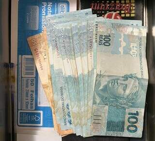 Dinheiro apreendido durante operação desta quinta-feira (Foto: Divulgação)