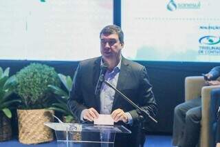Governador Eduardo Riedel (PSDB) durante discurso no evento (Foto: Marcos Maluf)