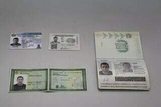 Documentos falsos encontrados com &#34;Fantasma&#34; (Foto: Paulo Francis/Arquivo)