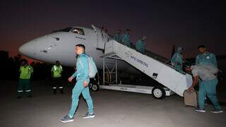 Equipe do Palmeiras desembarcando no Rio de Janeiro para jogo contra Fluminense (Foto: Cesar Greco)