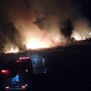 Incêndio queima vegetação e deixa cidade com nuvem de fumaça