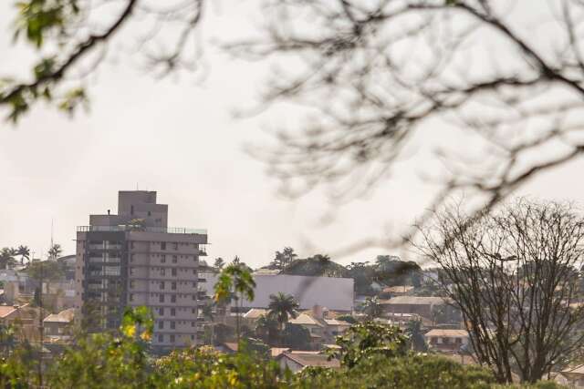 Com term&ocirc;metros acima de 35&deg;C, baixa umidade do ar deixa MS em alerta