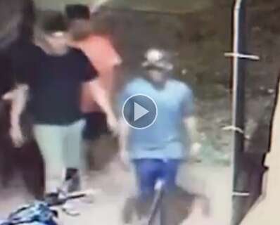 Vídeo mostra trio que matou homem chegando em boate  