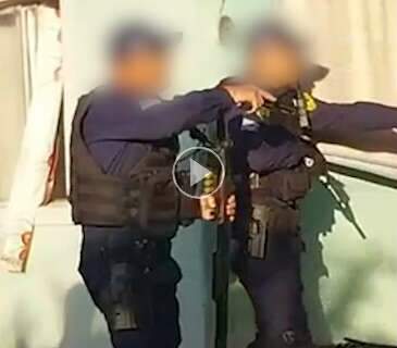 Guardas entram em residência e apontam armas para jovem que estava soltando pipa
