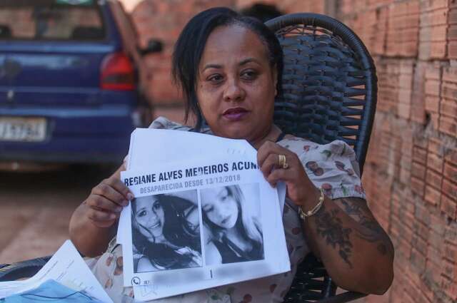 &ldquo;Algu&eacute;m levou minha menina&rdquo;, diz Raquel, que h&aacute; quatro anos procura por Regiane