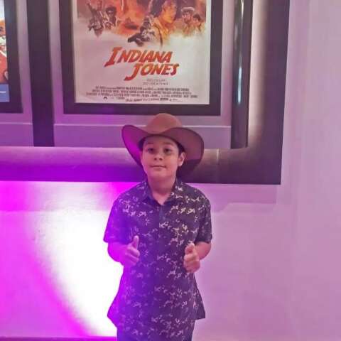 Se as "Barbies" podem, Ayslan foi a caráter assistir Indiana Jones 