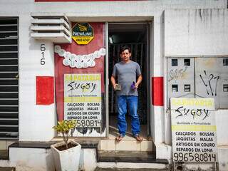Sapataria &eacute; resist&ecirc;ncia de profiss&atilde;o aprendida na inf&acirc;ncia