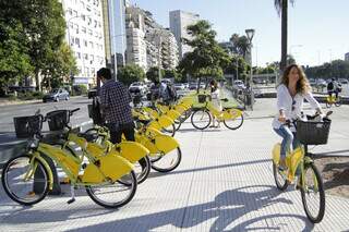 Se deseja desbravar Buenos Aires, nada pode ser mais indicado do que um bom passeio de bike pelas ciclovias da capital argentina (Foto: Reprodução)
