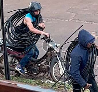 Bandidos armados fazem arrast&atilde;o para roubar fios de cobre