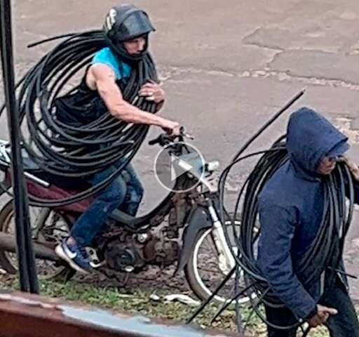 Bandidos armados fazem arrast&atilde;o para roubar fios de cobre