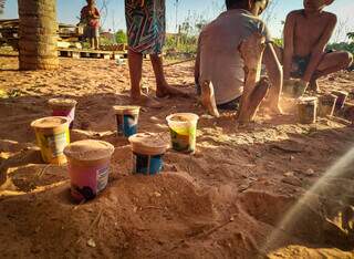 Tentando salvar brinquedos, crian&ccedil;as descobriram como &eacute; perder o lar