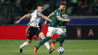 Zé Rafael com a posse da bola diante confronto válido pela ida às quartas da Libertadores. (Foto: Cesar Greco/Palmeiras)