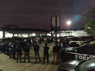 Policiais reunidos antes de sair para operação na manhã desta quarta. (Foto: Divulgação/PCMS)