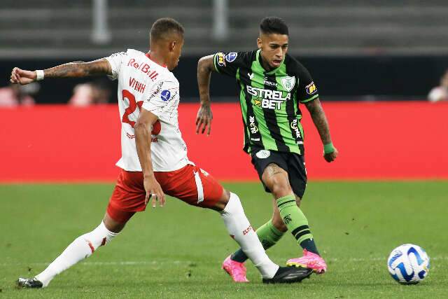 Nos p&ecirc;naltis, Am&eacute;rica-MG bate Bragantino e vai &agrave;s quartas da Sul-Americana