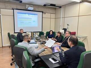Administração superior reuniu-se com comissão organizadora do concurso para últimos ajustes em edital na terça-feira (8) (Foto: Defensoria Pública/Divulgação)