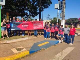 Equipe de enfermagem realiza manifestação em Terenos (Foto: Direto das Ruas)